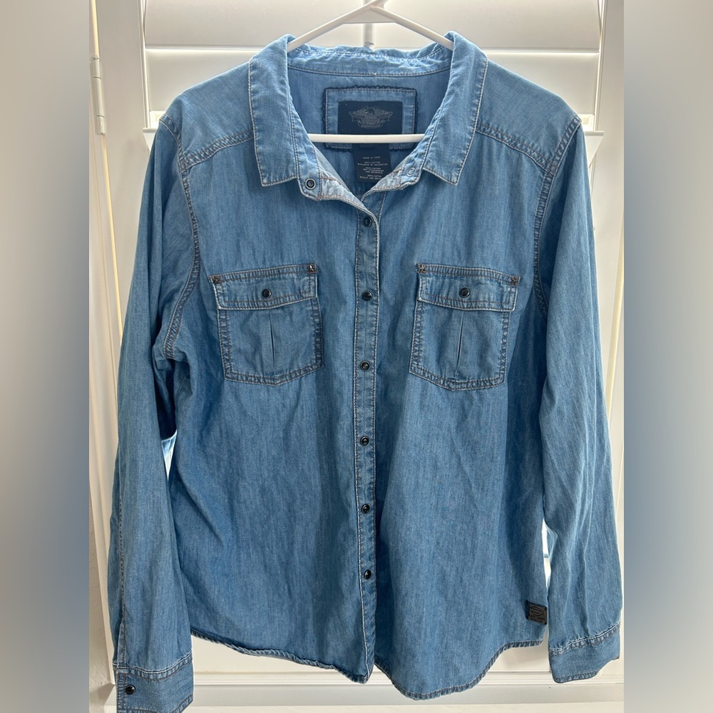 Women’s black label Harley Davidson button up denim shirt. 2x